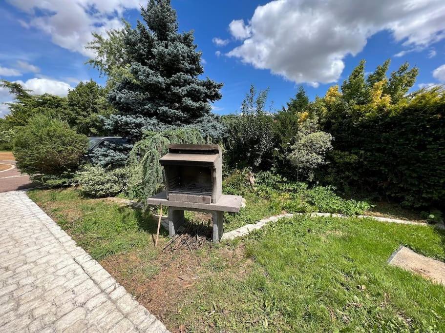 Villa La Cle Des Champs - Les Grais 1H10 De Paris Bazoches-sur-le-Betz Exterior foto